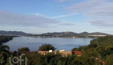 Casa à venda em Canto da Lagoa com 270 m², 2 quart