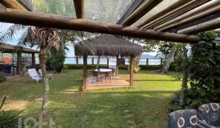 Casa à venda em Barra da Lagoa com 360 m², 4 quart