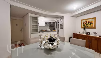 Apartamento à venda em Itacorubi com 106 m², 3 qua