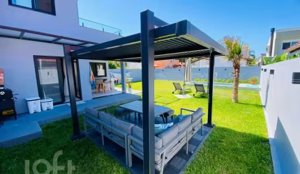 Casa à venda em Jurere Oeste com 210 m², 4 quartos