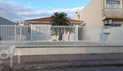 Casa à venda em Fazenda Santo Antonio com 200 m²,