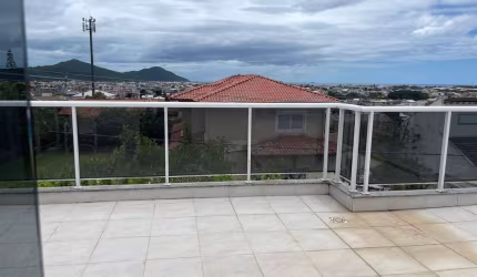 Casa tipo sobrado com 3 dormitórios no Ingleses