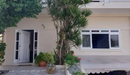 Casa de 4 dormitórios para locação em Coqueiros