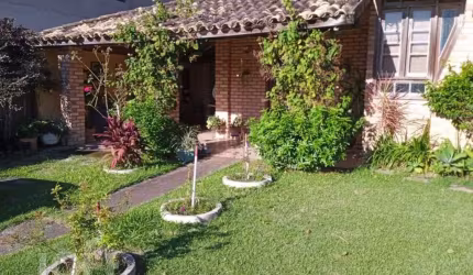 Casa à venda em Morro das Pedras com 240 m², 3 qua