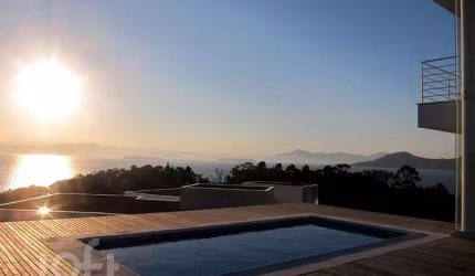 Casa à venda em Cacupé com 461 m², 3 quartos, 3 su