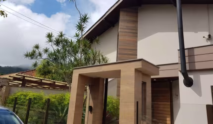 Casa de 5 dormitórios na Lagoa da Conceição