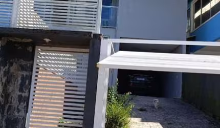 Casa de 3 dormitórios no Sambaqui