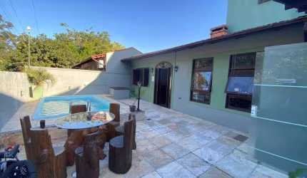 Casa de 1 suíte no bairro Santa Mônica