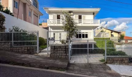 Casa de 4 dormitórios à venda em Coqueiros