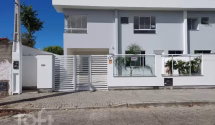 Casa à venda em Ressacada com 148 m², 3 quartos, 1