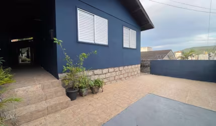 Casa de 2 dormitórios para locação na Trindade