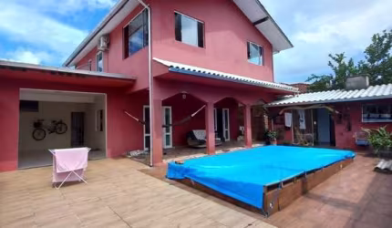 Casa de 3 dormitórios no Morro das Pedras