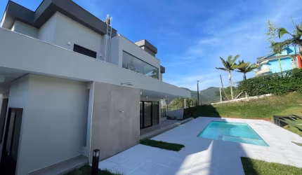 Casa alto padrão, 3 suítes, piscina no João Paulo
