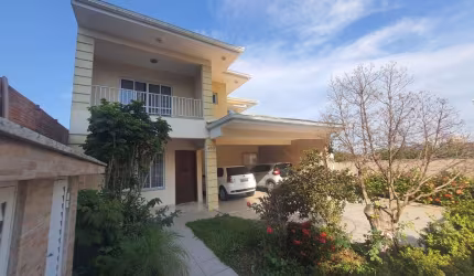 Casa mobiliada com 4 dormitórios em Barreiros