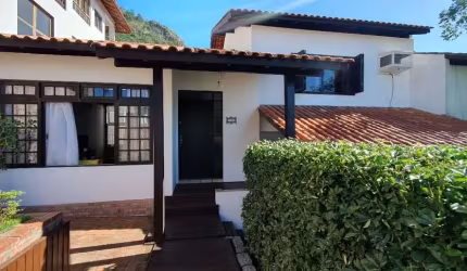 Casa de 4 dormitórios à venda na Trindade