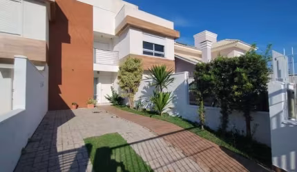 Casa de 3 dormitórios para locação no Campeche