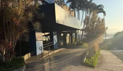 Predio Comercial e galpão de 1.100m² no João Paulo