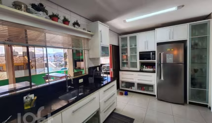 Casa à venda em Agronômica com 204 m², 4 quartos,