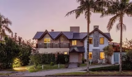 Casa mobiliada em Jurerê Internacional.