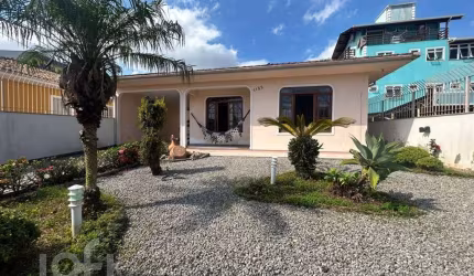 Casa à venda em Fazenda Santo Antonio com 312 m²,