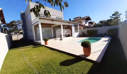 Casa de 4 dormitórios para locação no Campeche