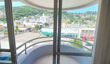 Apartamento de 3 dormitórios à venda no Centro