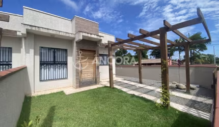Casa de esquina a venda em Itapoá-SC