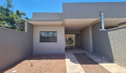 Casa nova com 03 quartos e amplo espaço de terreno nos fundos à venda em Itapoá, São José