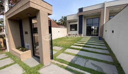 Casa com 03 quartos, sendo 01 suíte, com espaço de terreno á venda no Balneário Cambiju