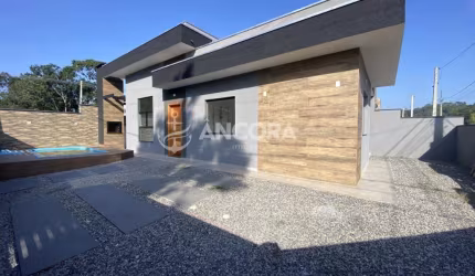 Casa com de esquina com 03 quartos, sendo 01 suite + área de lazer com piscina à venda em Itapoá próximo ao Riviera Santa Maria