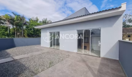 Casa bem localizada com 3 quartos, à venda em Itapoá