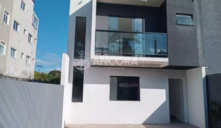 Sobrado novo com 03 quartos a apenas 250 metros do mar, em Itapoá