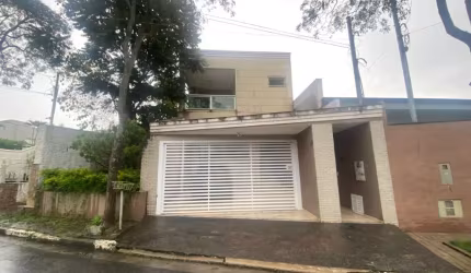 Sobrado para venda possui 333 metros quadrados com 3 suítes