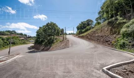 Terreno à venda na R. Santo Zanella, Diamantino, Caxias do Sul por R$ 145.000
