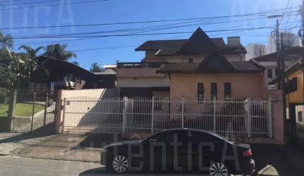 Casa com 4 quartos à venda na Rua Padre Antônio Vieira, 585, Cristo Redentor, Caxias do Sul, 364 m2 por R$ 1.200.000