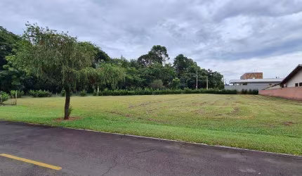 Terreno com 1.000 m² - Condomínio Plazza Ville em Holambra - SP