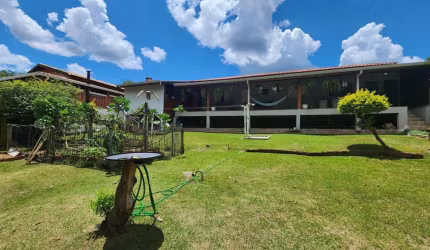 Chácara com 4 dormitórios e área verde no Residencial Vale Sol