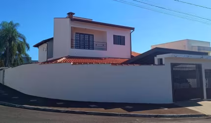 Sobrado no Condomínio Portal dos Manacás