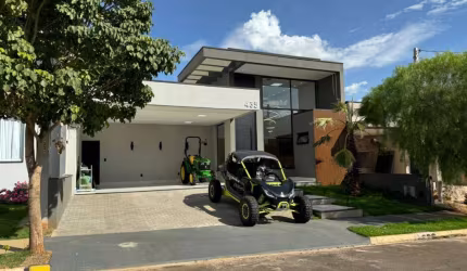 Casa belíssima no Condomínio São Luiz