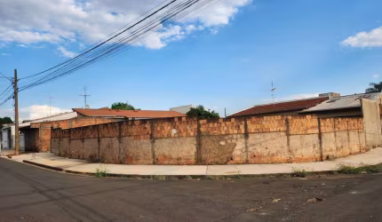 Terreno de esquina no Itamaraty