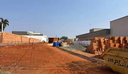 Terreno de 518 m²  no Condomínio Portal dos Manacás