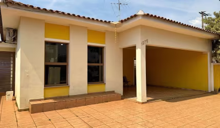 Casa na região central de Artur Nogueira - SP