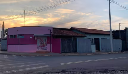 Casa com sala comercial em Engenheiro Coelho - SP
