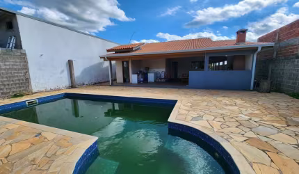 Chácara com piscina em Artur Nogueira - SP
