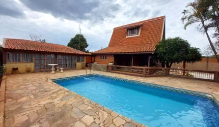 Chácara de 1.900 m² com casa e piscina - Engenheiro Coelho - SP