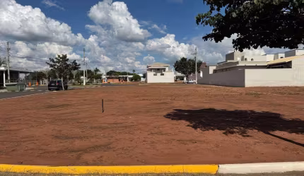 Terreno no condomínio São Luiz
