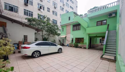 Maravilhosa casa com 5 quartos,vagas no Grajaú- Grajaú