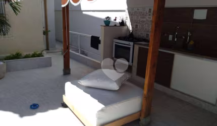 Casa 3 quartos, piscina, garagem.