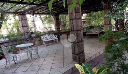 Cobertura Duplex, 2 salas, 3 quartos, 2 suítes. garagem, Terraço descoberto. R$845.000,00 Grajaú RJ.
