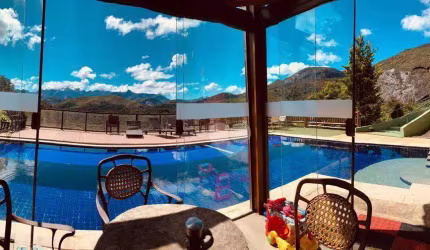 Casa com 7 dormitórios à venda, 550 m² por R$ 3.500.000,00 - Araras - Petrópolis/RJ